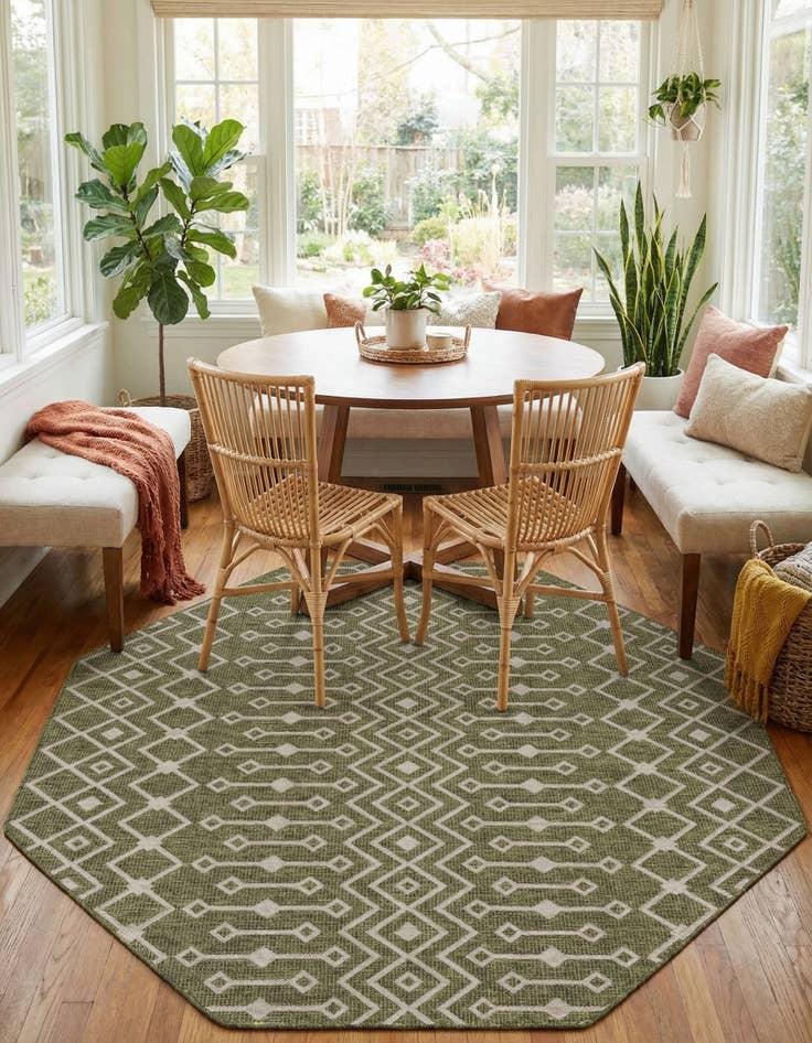 Detail image of 7' 10 x 7' 10 Easy-Clean Lattice Indoor / Outdoor Octagon Rug