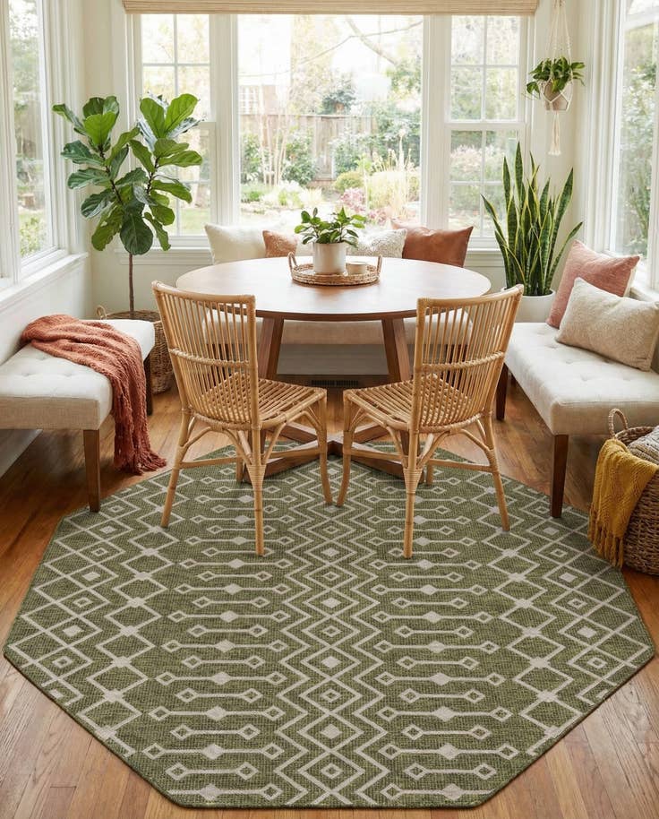 Detail image of 7' 10 x 7' 10 Easy-Clean Lattice Indoor / Outdoor Octagon Rug
