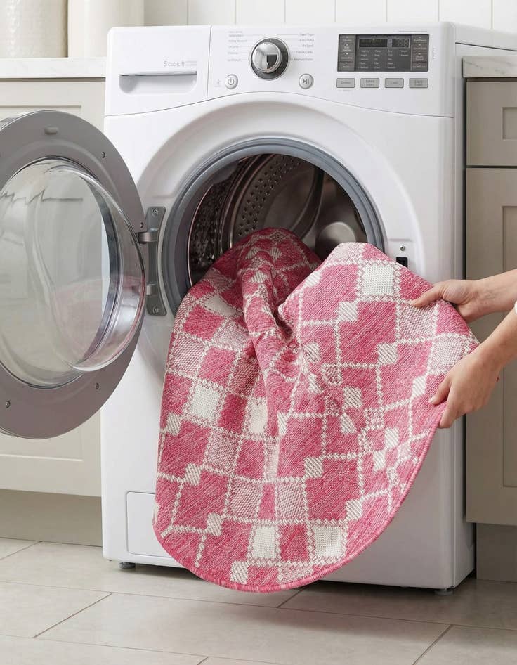 Detail image of 4' x 4'  Washable Trellis Indoor / Outdoor Round Rug