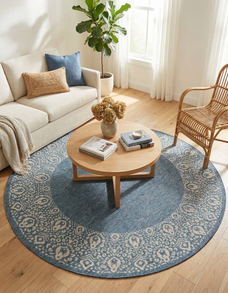 Detail image of 7' 10 x 7' 10  Washable Border Indoor / Outdoor Round Rug