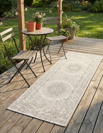 2' x 5' 3 Easy-Clean Traditional Indoor / Outdoor Runner Rug