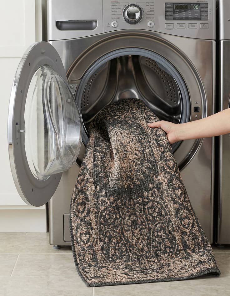 Detail image of  2' x 4'  Washable Traditional Indoor / Outdoor Runner Rug