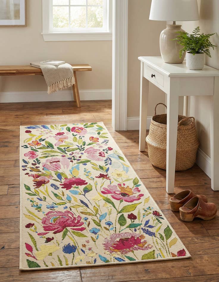 Detail image of 2' x 4'  Washable Botanical Indoor / Outdoor Runner Rug