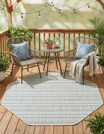 5' 3 x 5' 3 Easy-Clean Striped Indoor / Outdoor Octagon Rug