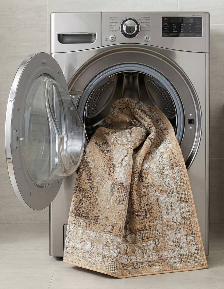 Detail image of 5' 3 x 5' 3  Washable Traditional Indoor / Outdoor Square Rug