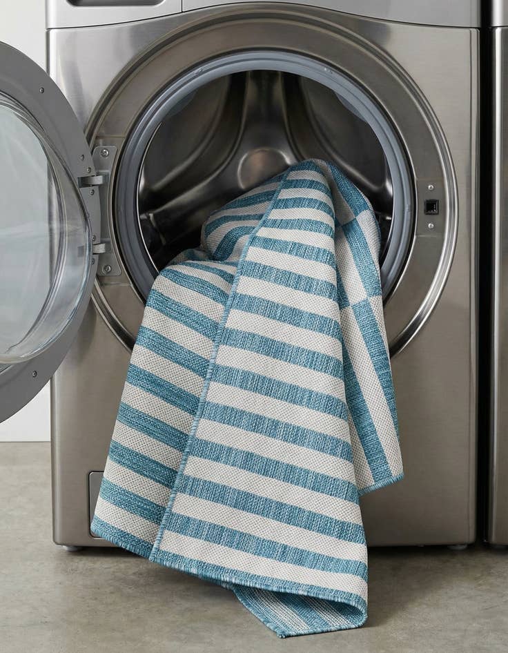 Detail image of 4' x 6'  Washable Striped Indoor / Outdoor Rug