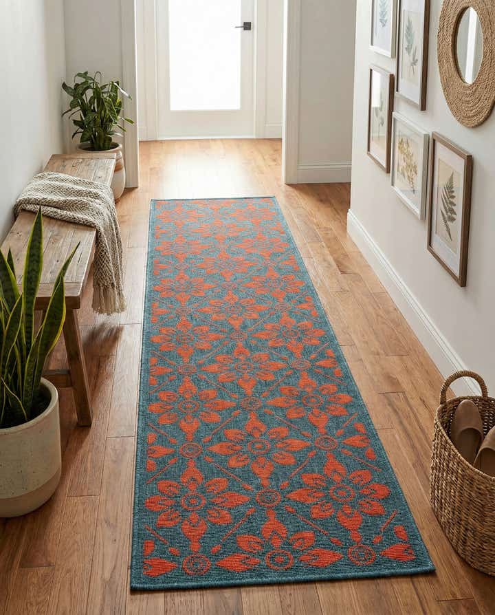 2' x 8' Easy-Clean Lattice Indoor / Outdoor Runner Rug