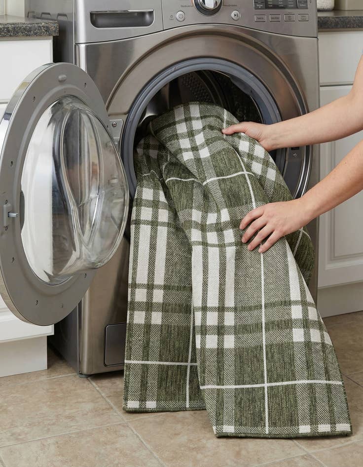 Detail image of 5' 3 x 7'  Washable Checkered Indoor / Outdoor Rug