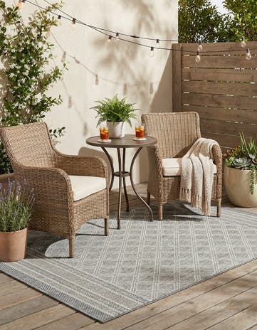 4' 1 x 6' 1 Easy-Clean Lattice Indoor / Outdoor Rug