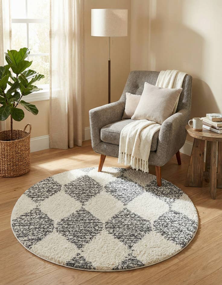 Detail image of 3' 3 x 3' 3 Serenity Shag Round Rug