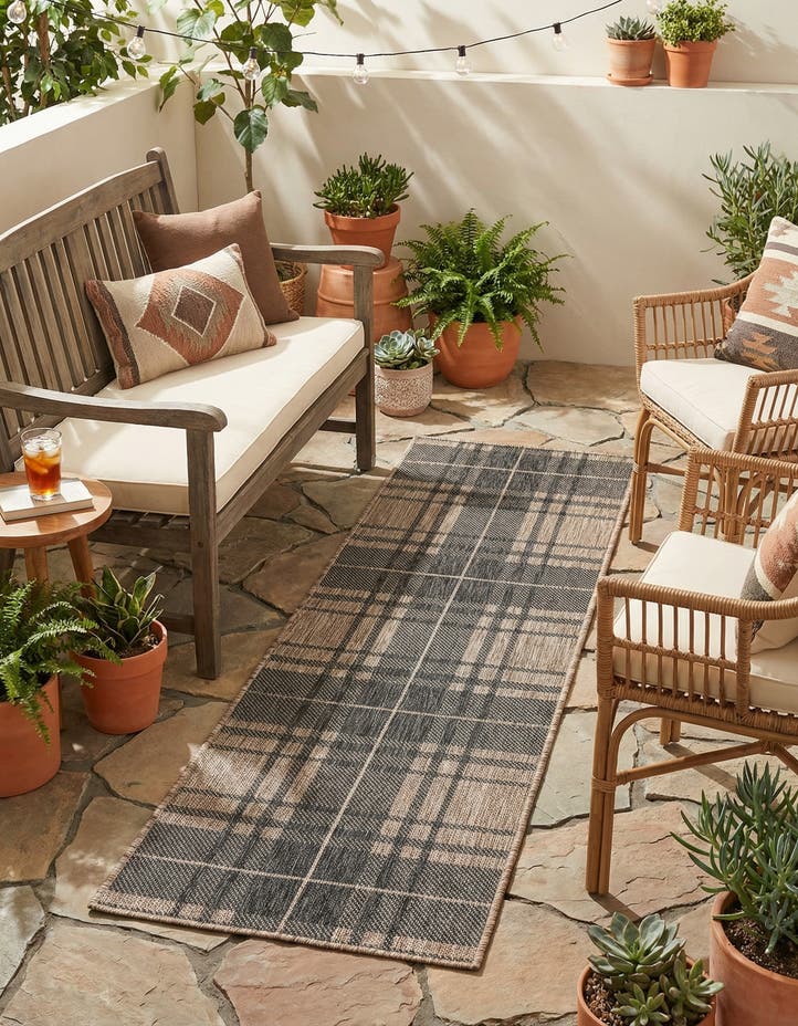 2' x 6' Easy-Clean Checkered Indoor / Outd...