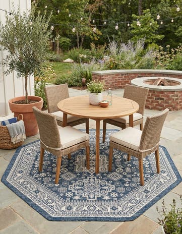 7' 10 x 7' 10 Easy-Clean Aztec Indoor / Outdoor Octagon Rug