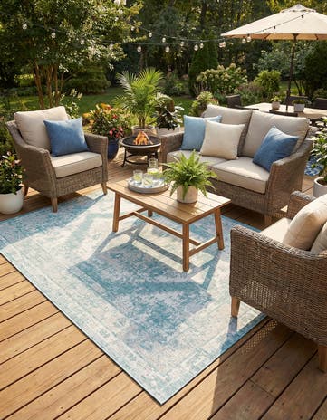 7' x 10' Easy-Clean Traditional Indoor / Outdoor Rug