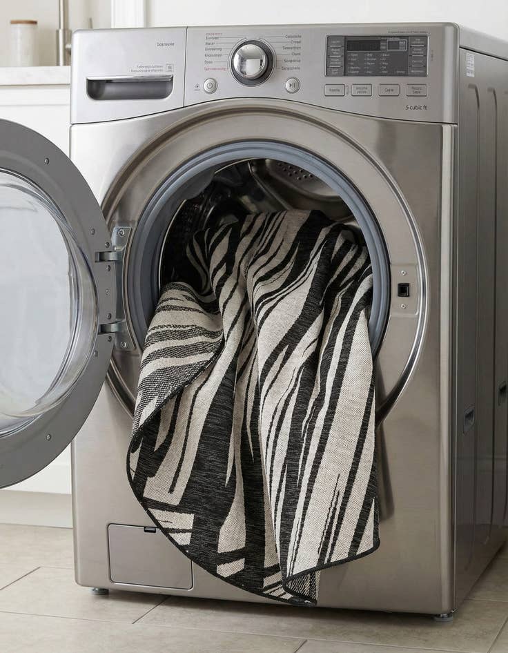 Detail image of  7' 10 x 7' 10  Washable Modern Indoor / Outdoor Round Rug