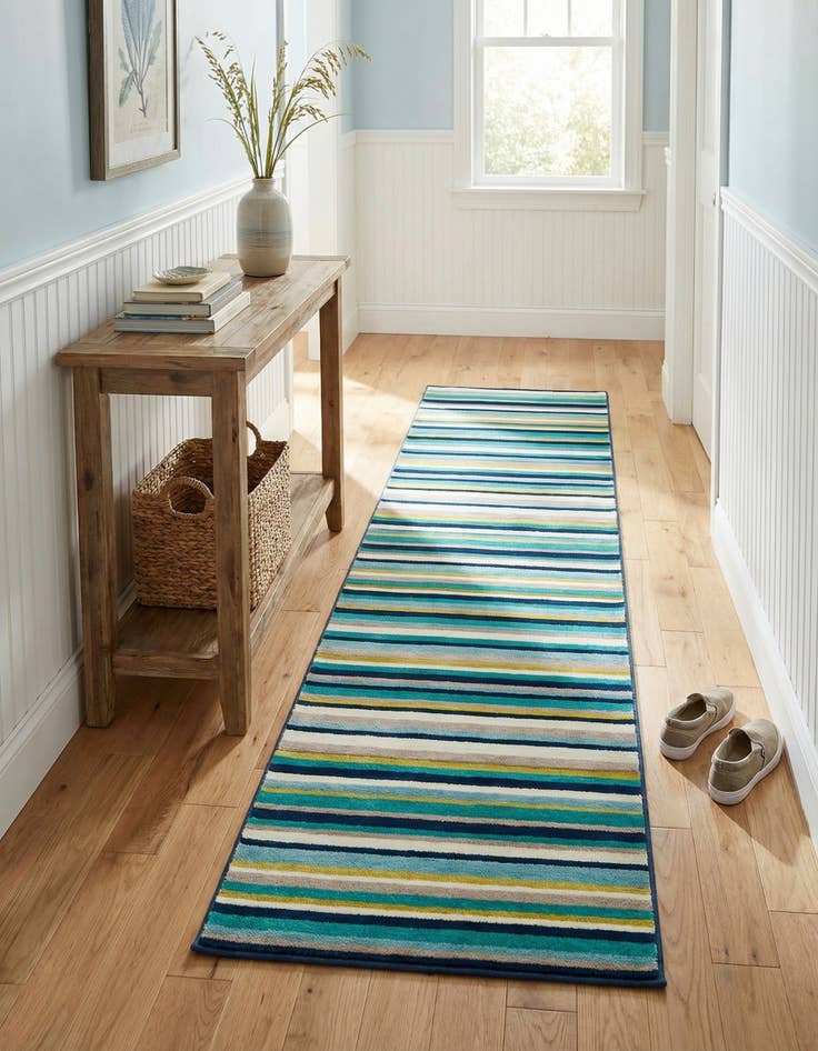 Detail image of 3' x 12' Azalea Runner Rug