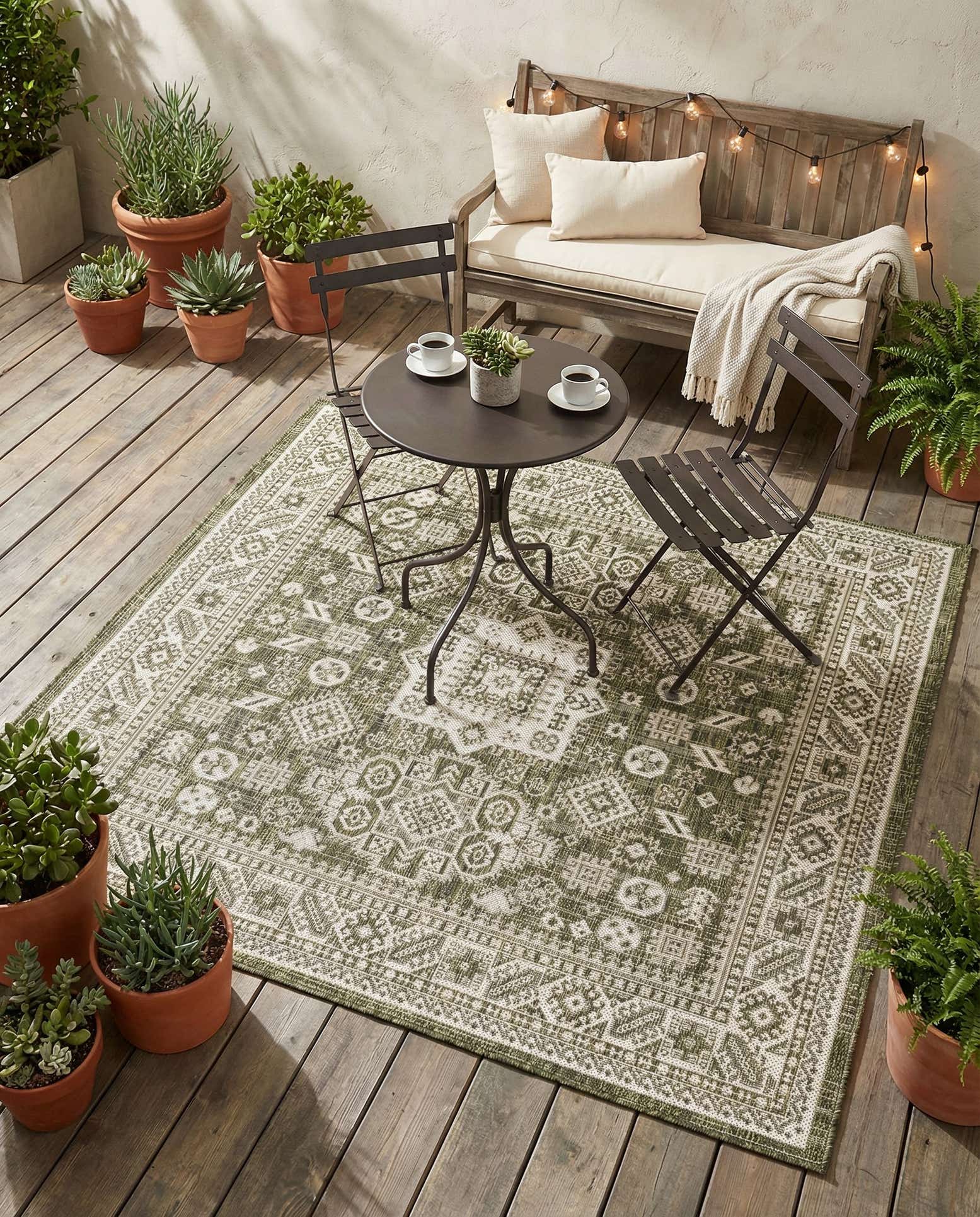 5' 3 x 5' 3 Easy-Clean Aztec Indoor / Outdoor Square Rug