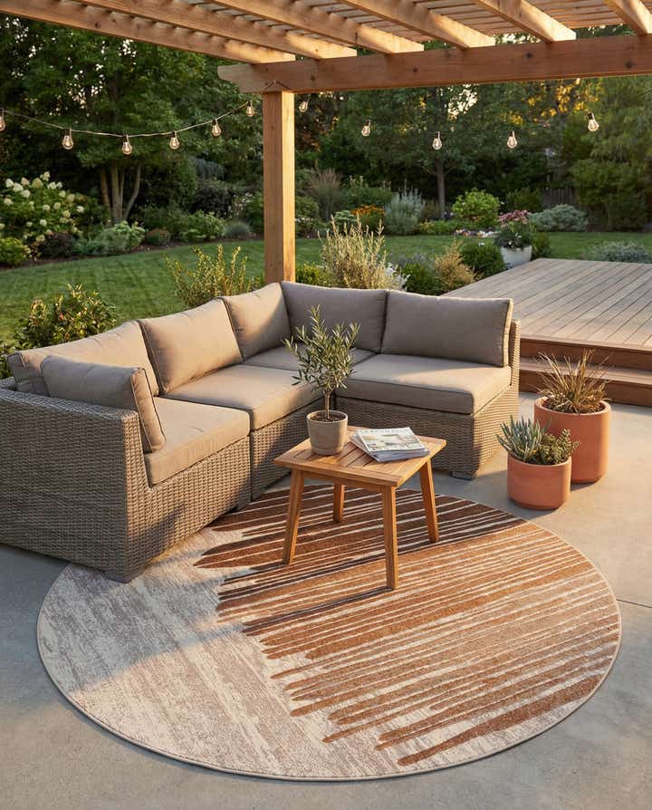 7' 10 x 7' 10 Easy-Clean Modern Indoor / Outdoor Round Rug