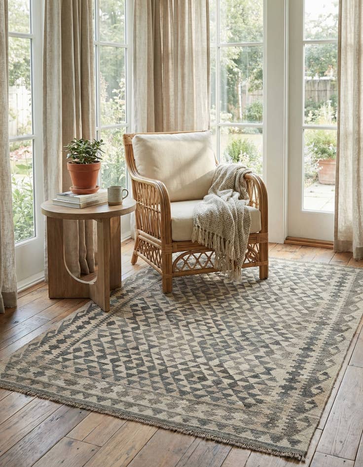 Detail image of 4' 11 x 6' 3  Hand Woven Kilim Maymana Wool Rug