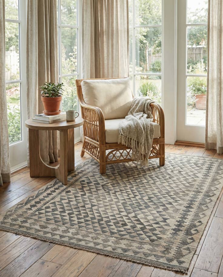 Detail image of 4' 11 x 6' 3 Hand Woven Kilim Maymana Wool Rug