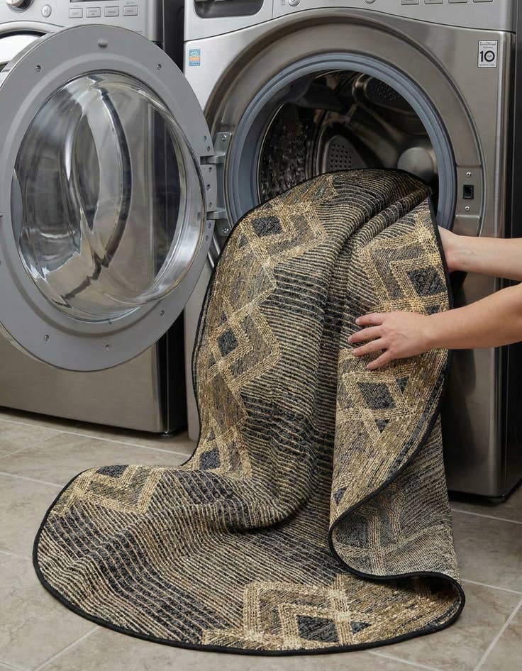 Detail image of 7' 10 x 7' 10  Washable Modern Indoor / Outdoor Round Rug