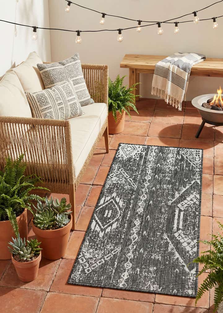 2' x 4' Easy-Clean Bohemian Indoor / Outdoor Runner Rug