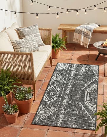 2' x 4' Easy-Clean Bohemian Indoor / Outdoor Runner Rug