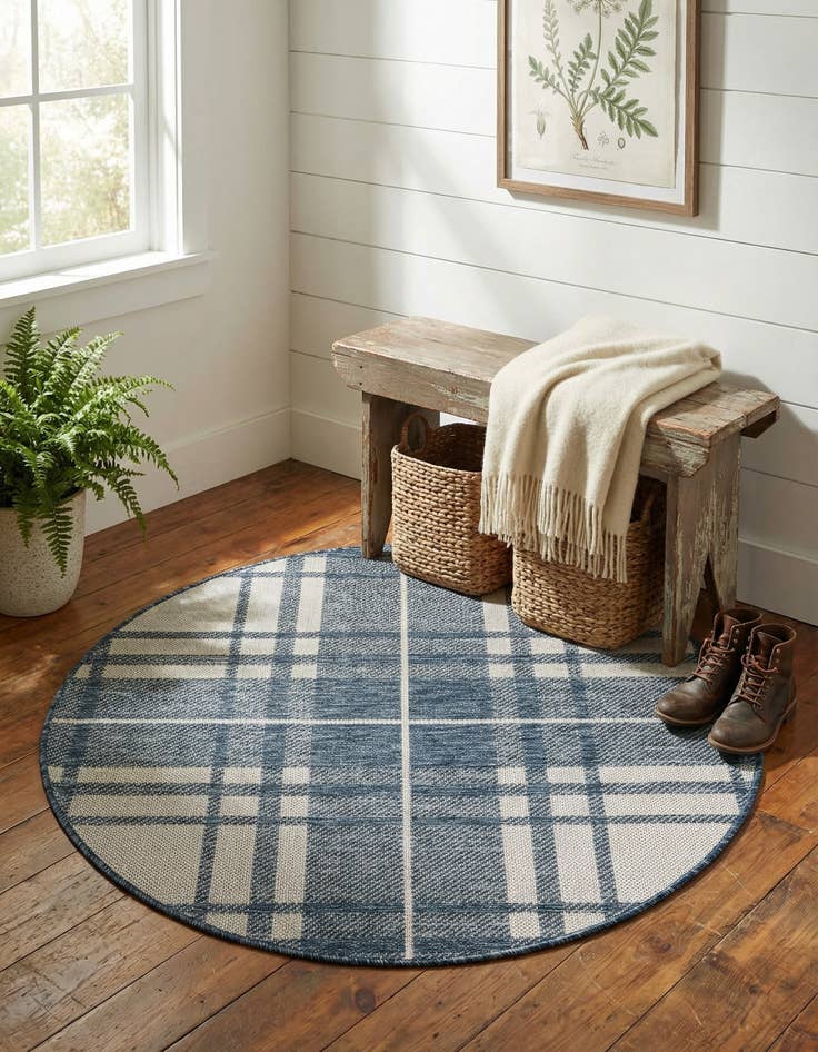 Detail image of 3' x 3'  Washable Checkered Indoor / Outdoor Round Rug