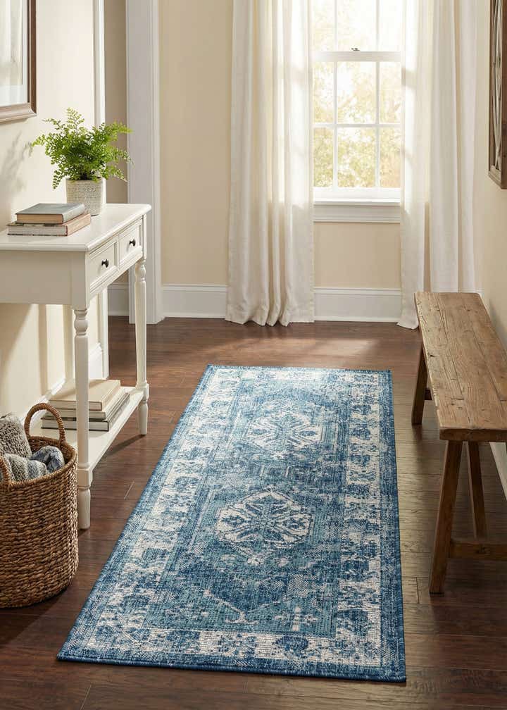 2' x 6' Easy-Clean Traditional Indoor / Outdoor Runner Rug