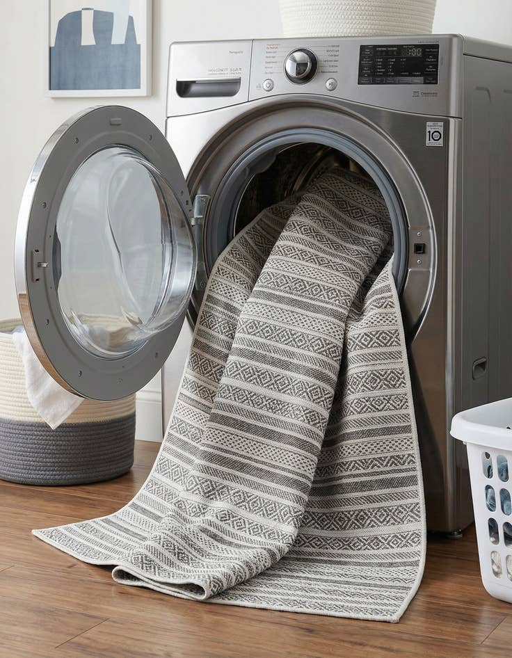 Detail image of 6' x 9'  Washable Striped Indoor / Outdoor Rug