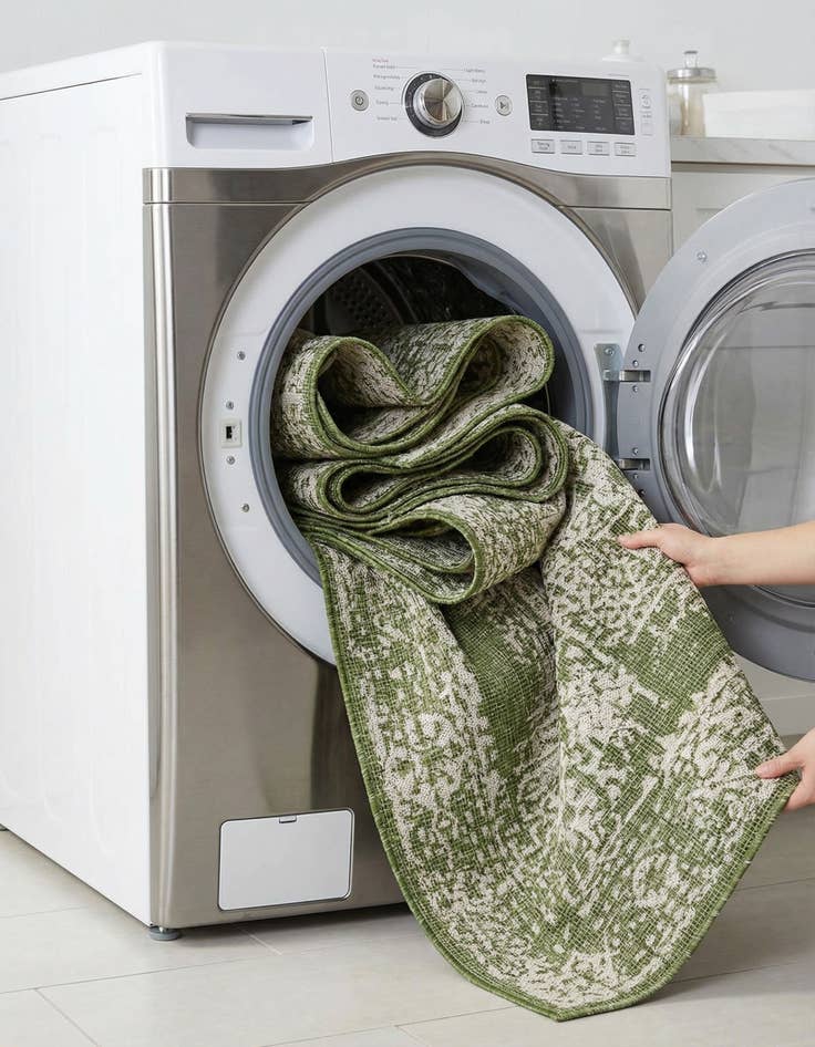 Detail image of 6' x 9'  Washable Traditional Indoor / Outdoor Rug