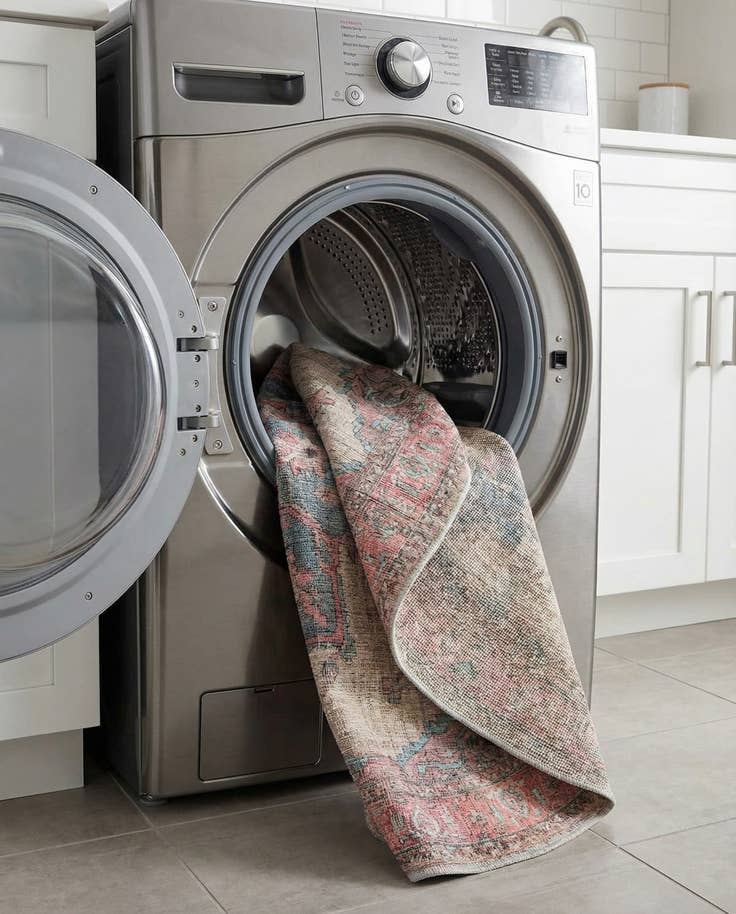 Detail image of 4' x 6' Washable Nostalgia Oval Rug