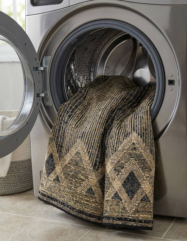 Detail image of 5' x 8'  Washable Modern Indoor / Outdoor Rug