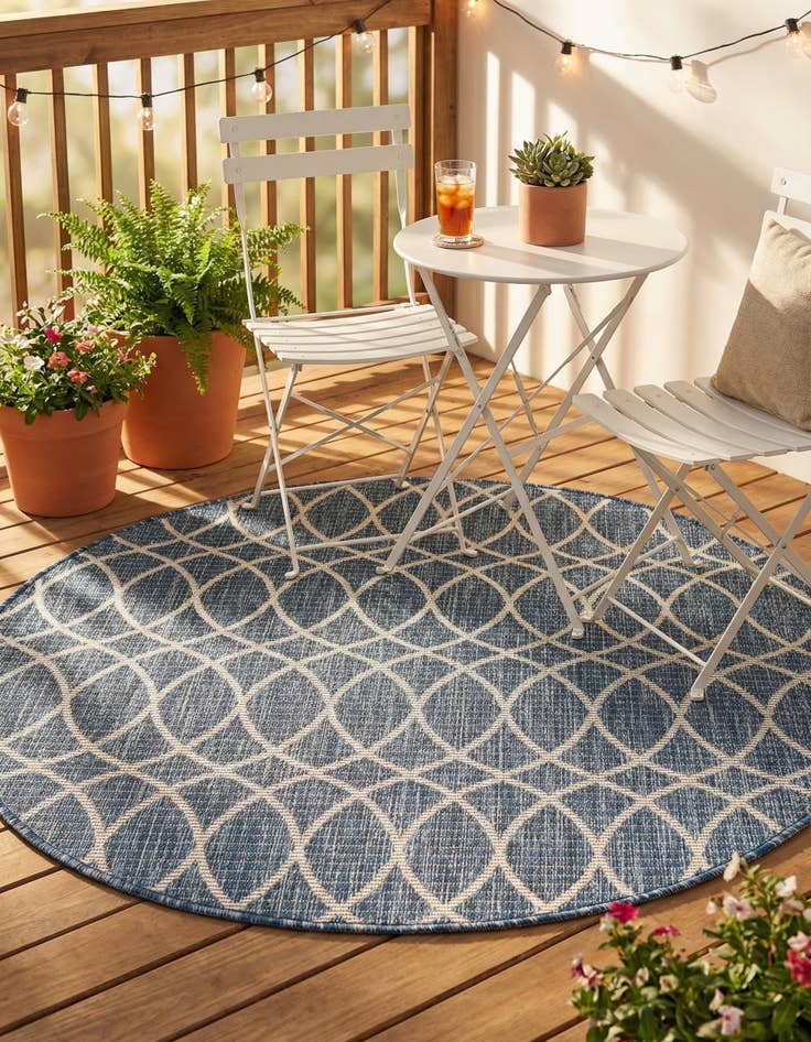 Detail image of 4' x 4' Easy-Clean Lattice Indoor / Outdoor Round Rug
