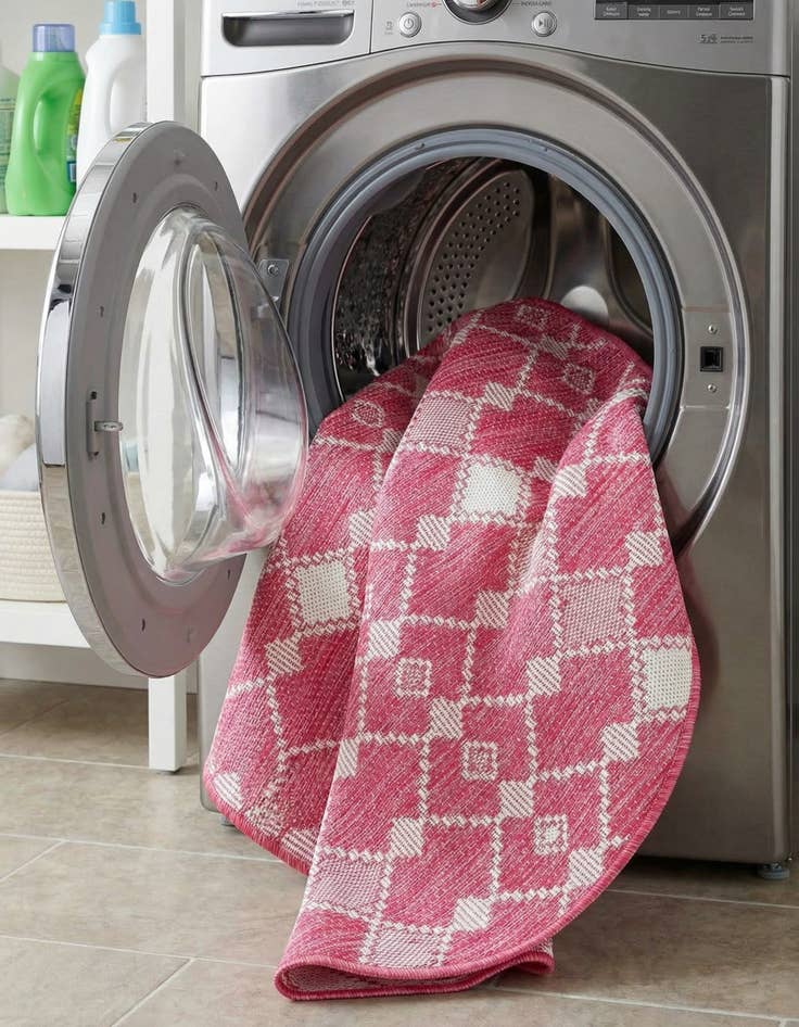 Detail image of  3' x 3'  Washable Lattice Indoor / Outdoor Round Rug