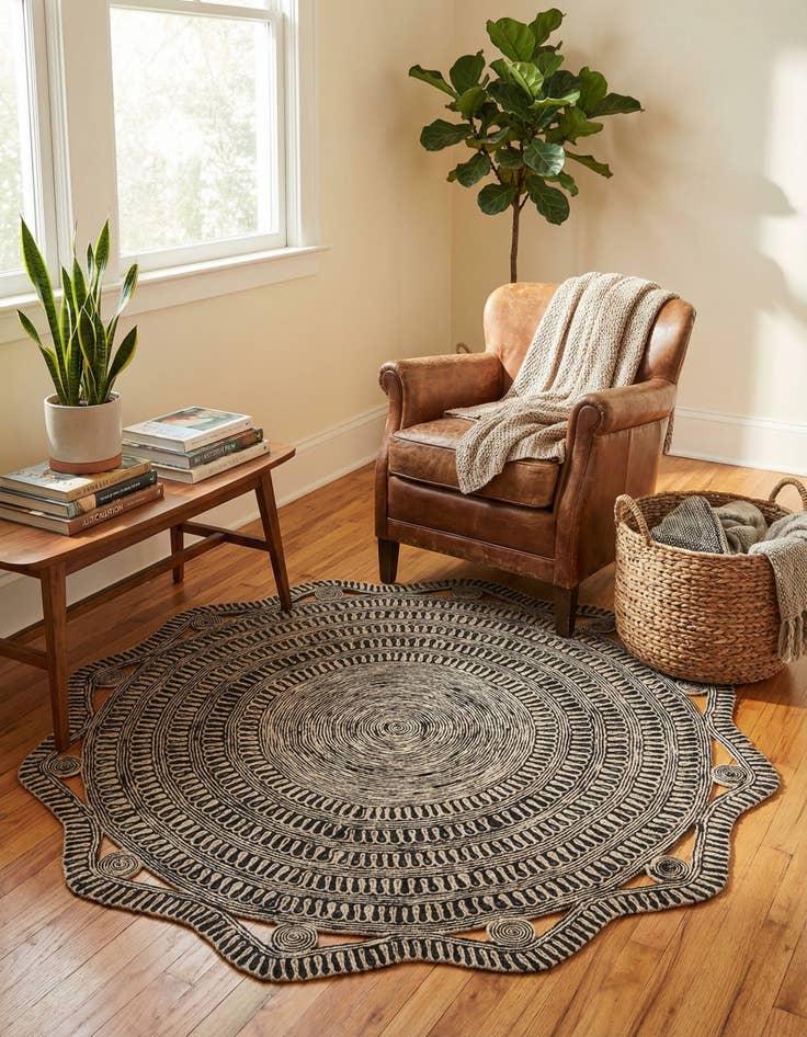 Detail image of 7' 10 x 7' 10  Hand Braided Jute Round Rug