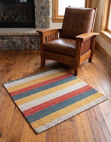 2' 5 x 2' 5 Hand Woven Pillow Wool Square Rug
