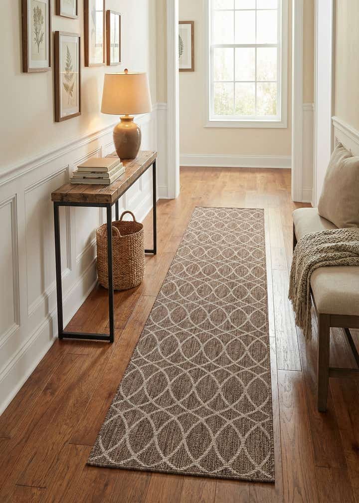 2' 7 x 10' Easy-Clean Trellis Indoor / Outdoor Runner Rug