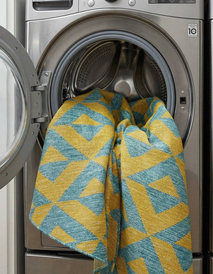 Detail image of 6' 7 x 6' 7  Washable Jill Zarin Napa Indoor / Outdoor Round Rug