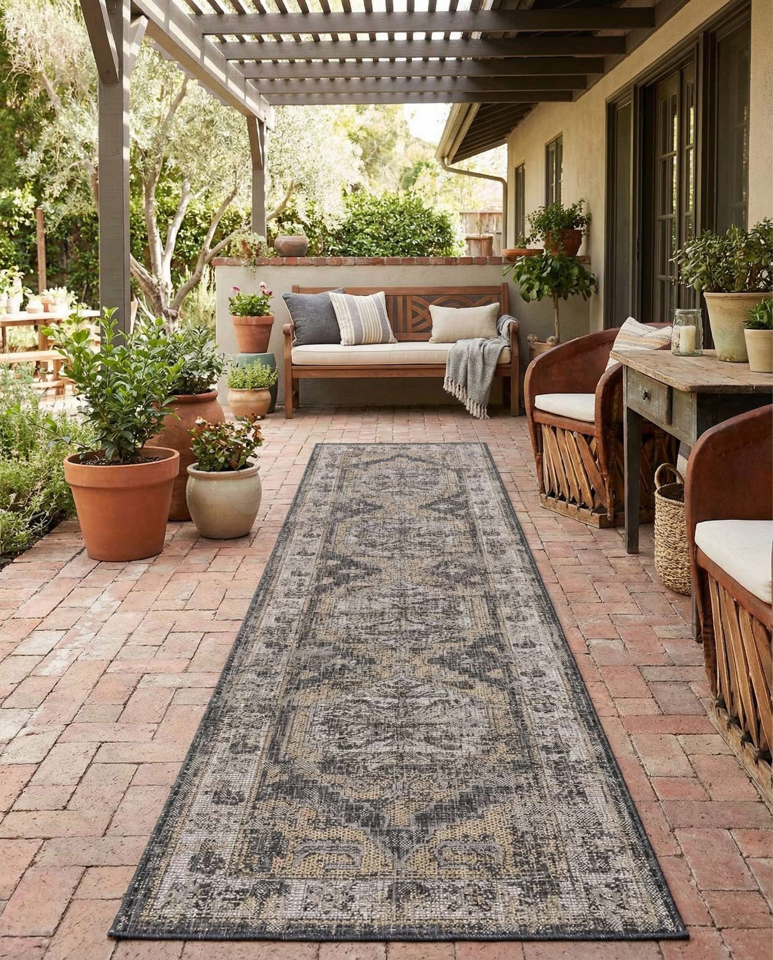 2' 7 x 12' Easy-Clean Traditional Indoor / Outdoor Runner Rug