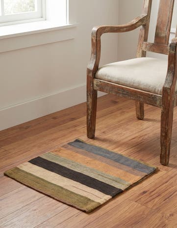 1' 8 x 1' 8 Hand Woven Pillow Wool Square Rug