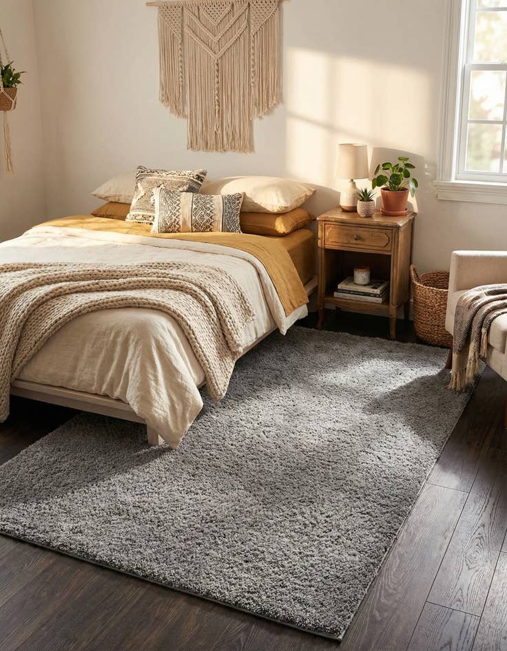 Detail image of  4' x 6' Solid Shag Rug