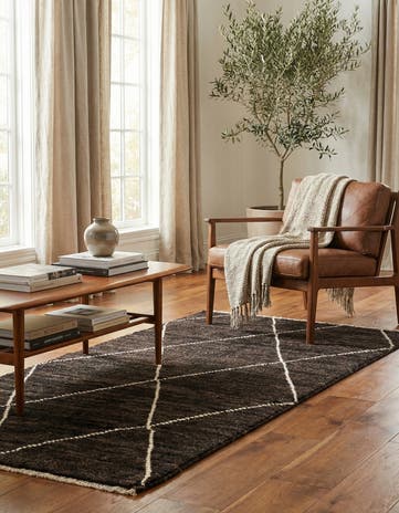 2' 9 x 5' 7 Hand Knotted Moroccan Wool Rug