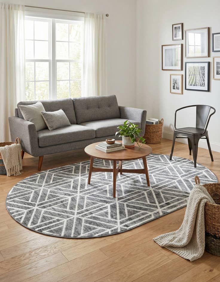 Detail image of  5' 3 x 8' Lattice Trellis Oval Rug