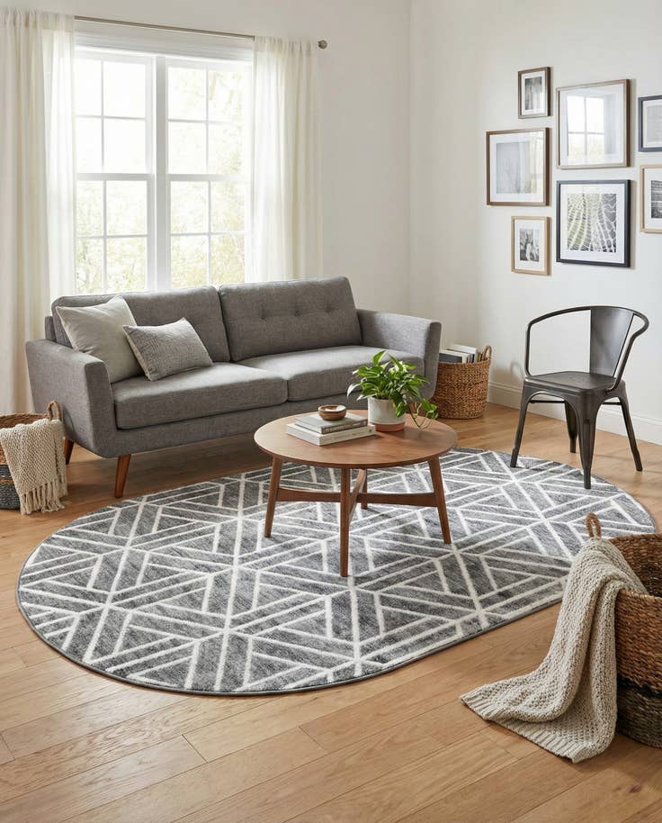 Detail image of 5' 3 x 8' Lattice Trellis Oval Rug