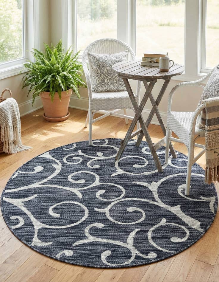 Detail image of 4' x 4'  Washable Botanical Indoor / Outdoor Round Rug