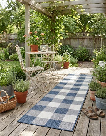 2' x 8' Easy-Clean Checkered Indoor / Outdoor Runner Rug