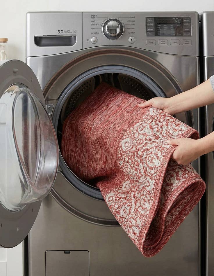 Detail image of 7' x 10'  Washable Border Indoor / Outdoor Rug