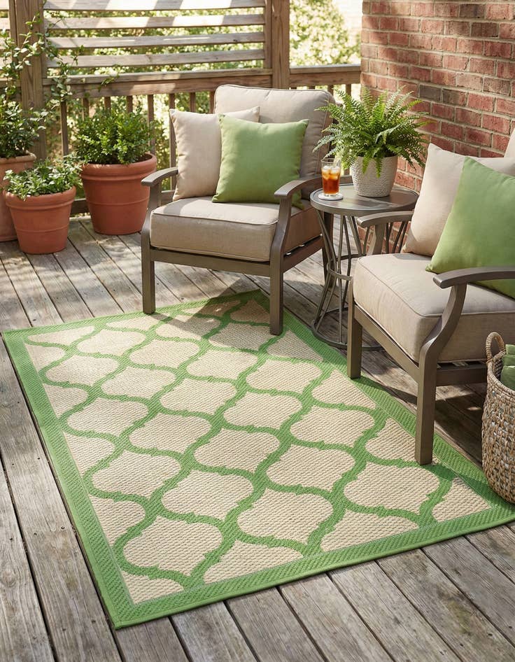 Detail image of 2' 2 x 3'  Washable Trellis Indoor / Outdoor Rug