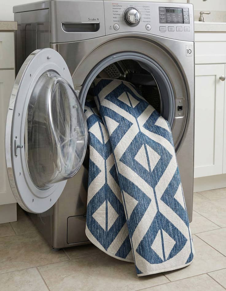 Detail image of  7' 10 x 10'  Washable Jill Zarin Napa Indoor / Outdoor Oval Rug