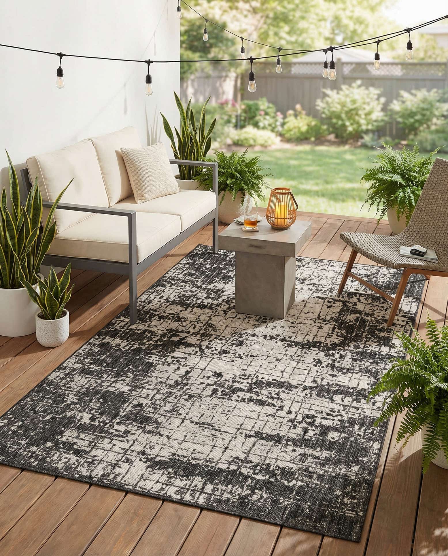 5' 3 x 8' Easy-Clean Modern Indoor / Outdoor Rug